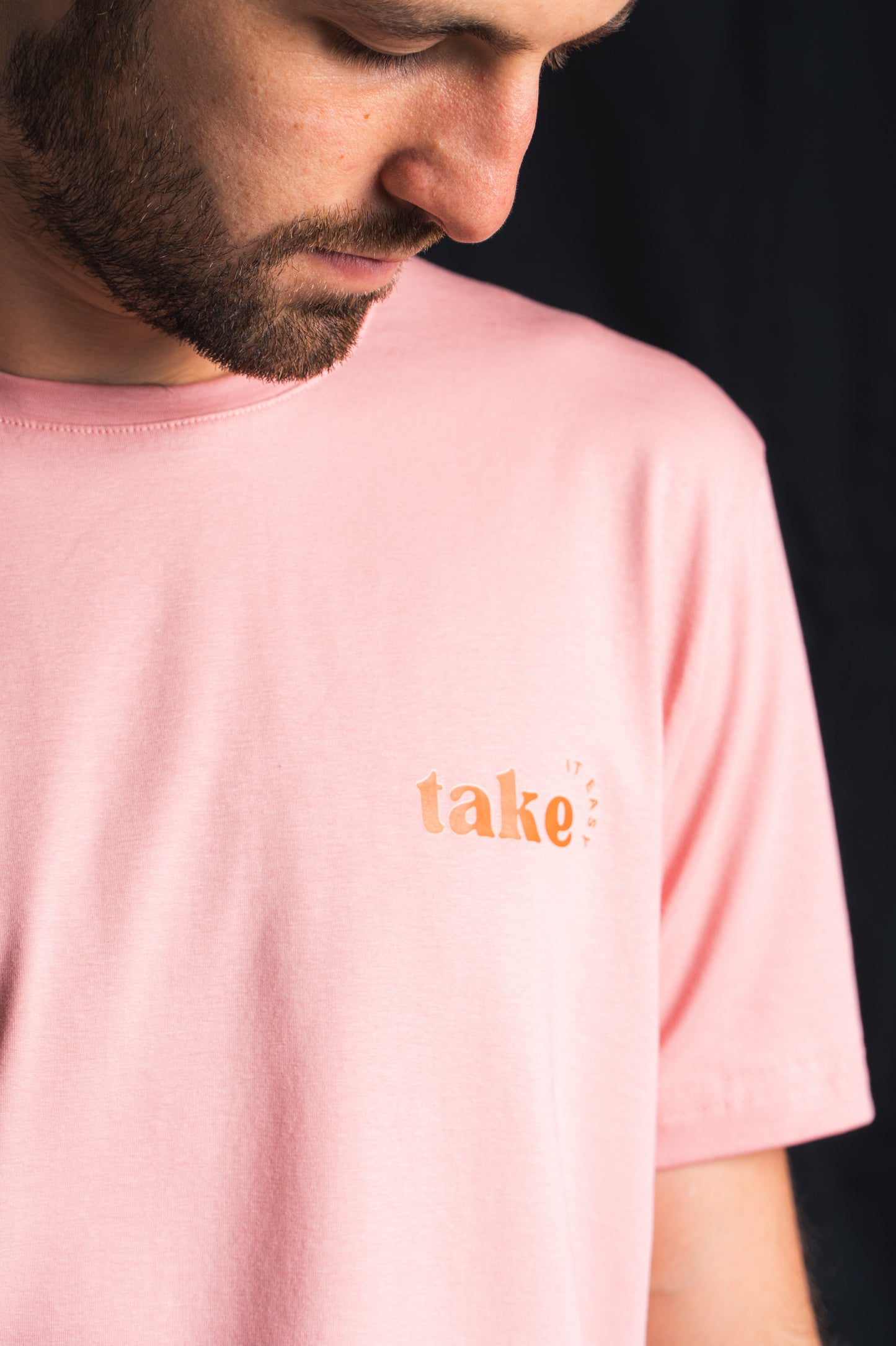 Camiseta take it easy salmón